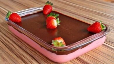 Mousse Simples de Morango com Chocolate