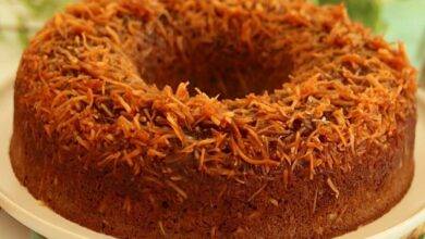 Bolo de coco queimado fofinho delicioso e perfeito para servir no lanche ou café
