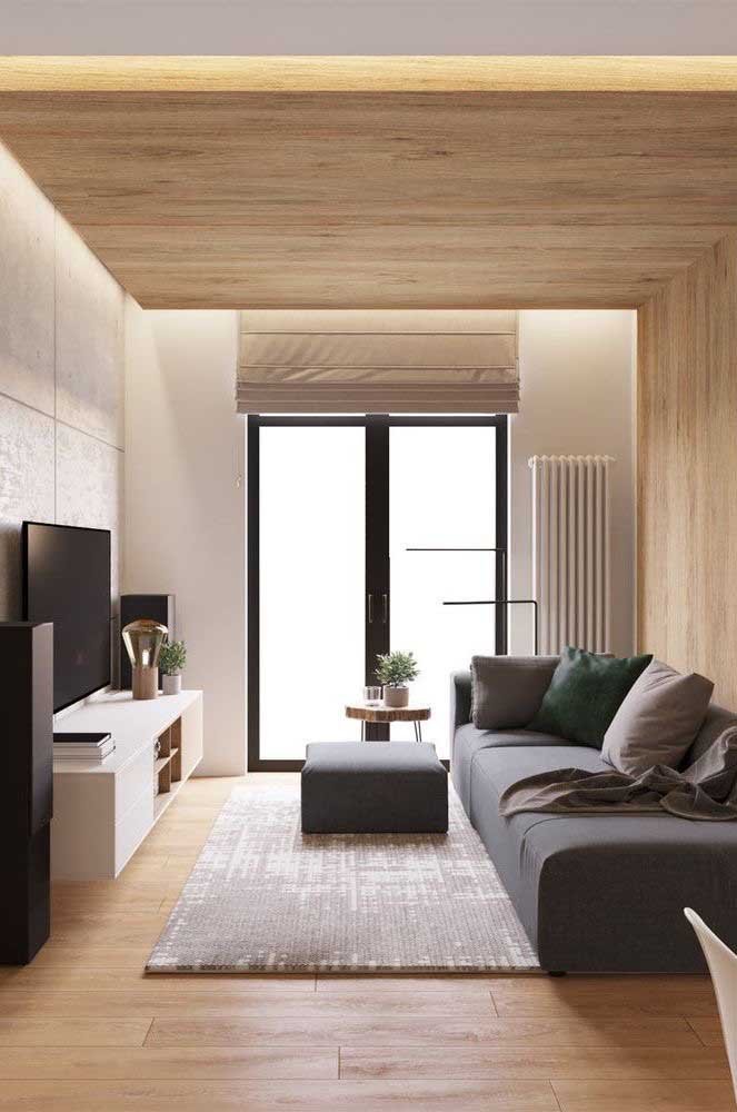 Olha que sala de TV pequena e moderna.