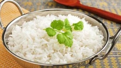 Como tornar o arroz branco mais saudável e menos calórico