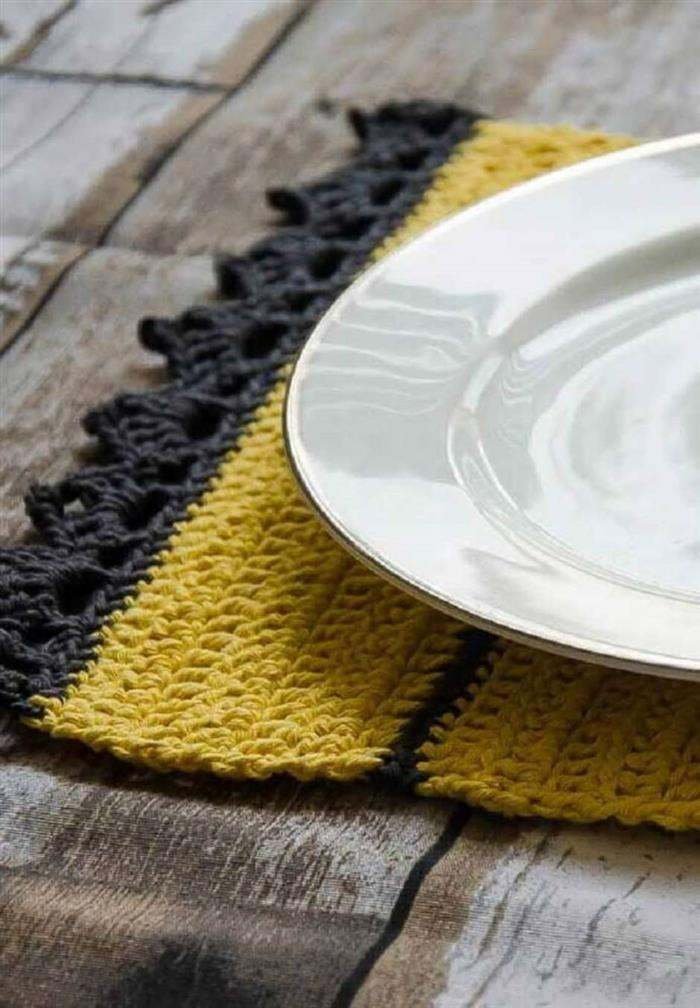 jogo-americano-em-croche-preto-e-amarelo