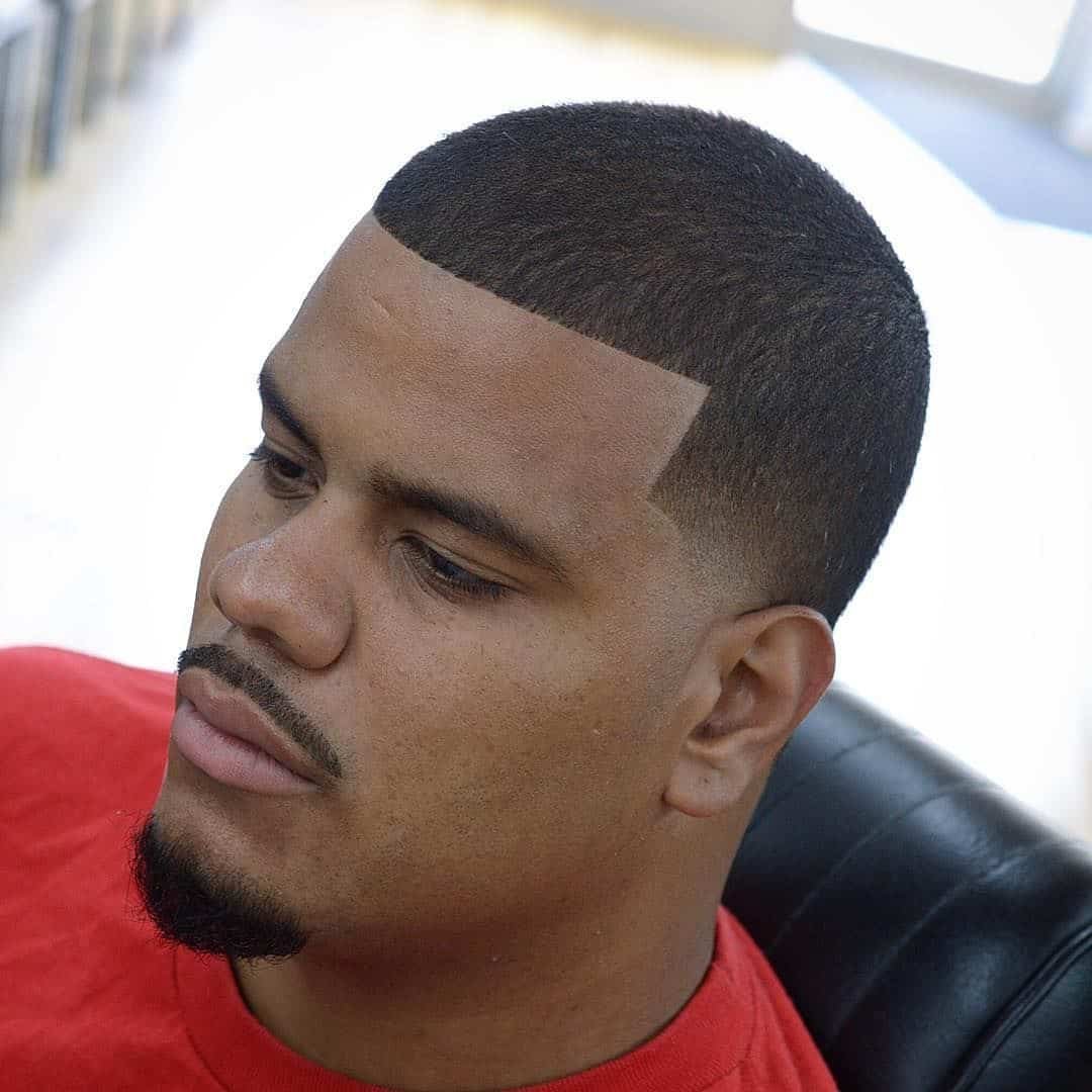 homens negros com High Low Fade com uma linha sólida
