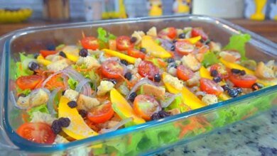 Salada tropical com molho de iogurte