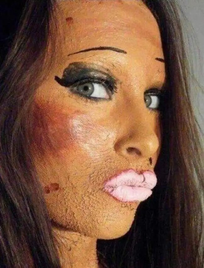 22 Mulheres que queriam ficar mais bonitas…mas deu MUITO errado