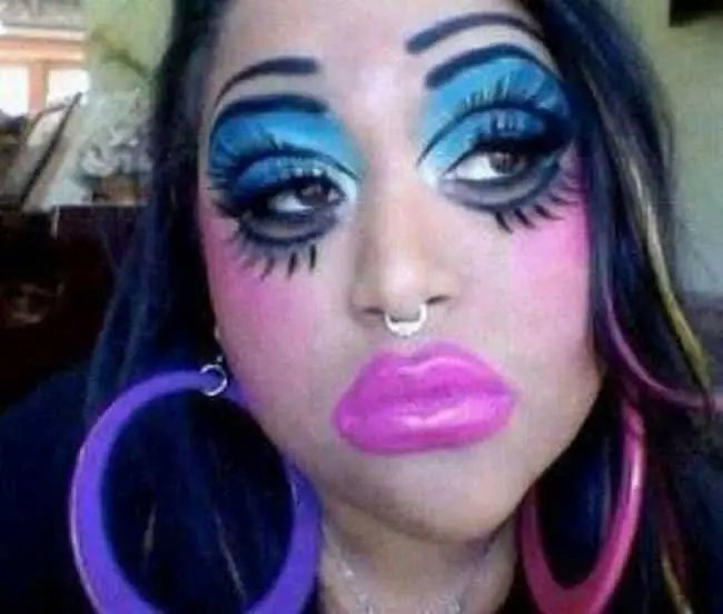 22 Mulheres que queriam ficar mais bonitas…mas deu MUITO errado