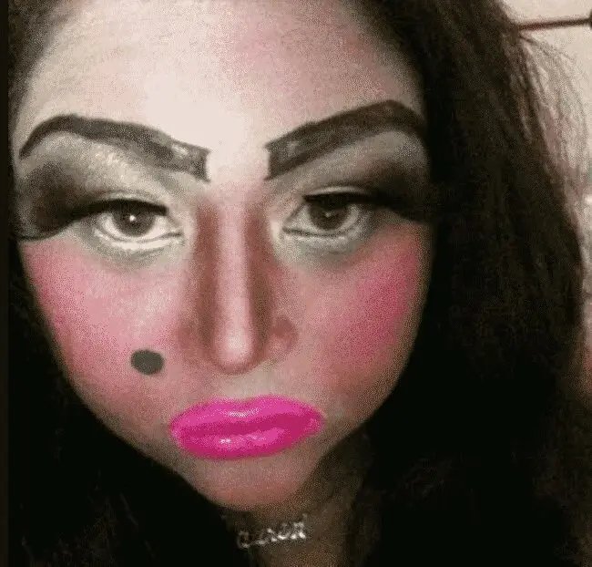 22 Mulheres que queriam ficar mais bonitas…mas deu MUITO errado
