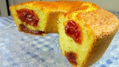 Bolo de fubá com goiabada superfofo