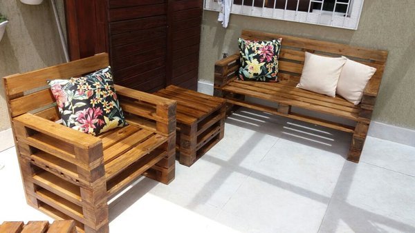 sofa de pallet no quintal sofa de pallet no quintal