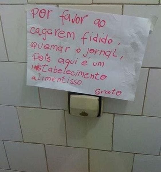 1750669455 621 17 avisos que voce so poderia ver em banheiros brasileiros