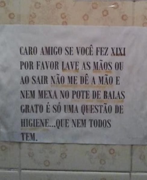 1750669463 534 17 avisos que voce so poderia ver em banheiros brasileiros