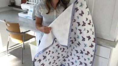Mãe usa camisas antigas para fazer vestidos para as filhas e o resultado é incrível