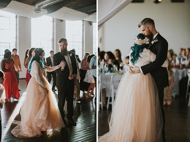 Mulher paralisada surpreende ao se levantar para andar pelo corredor durante seu casamento