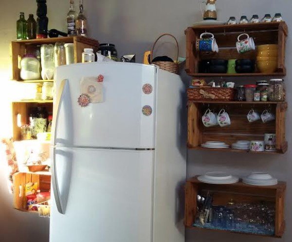 armarios-de-cozinha-com-caixotes-de-madeira
