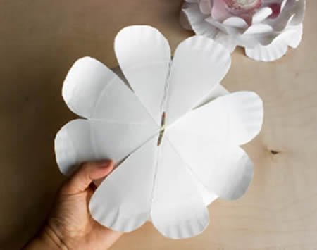 Flores para Decoração de Festa com Pratinhos Descartáveis