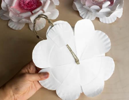 Flores para Decoração de Festa com Pratinhos Descartáveis