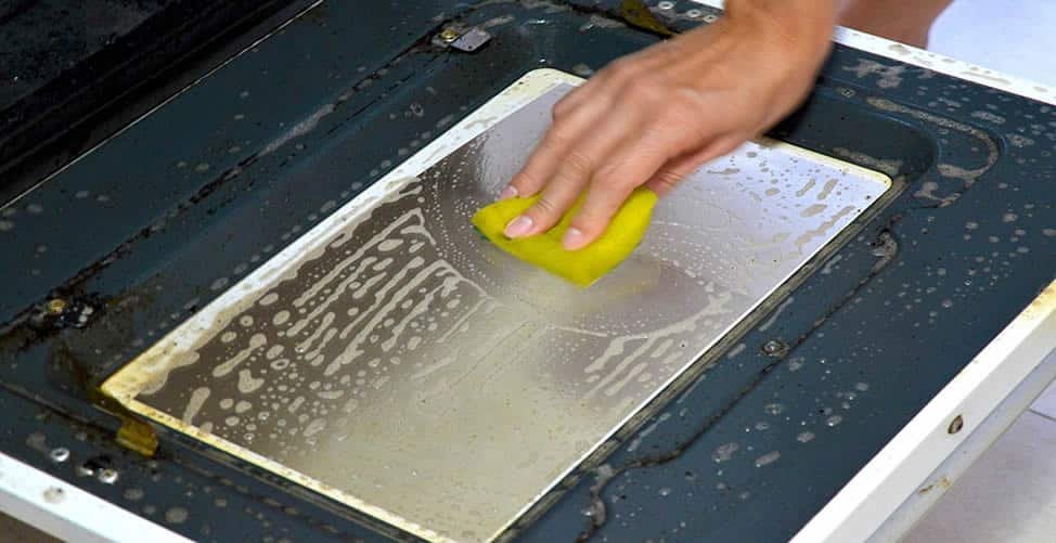 Como Limpar o Vidro do Forno