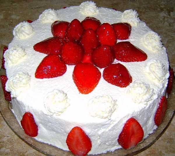 Bolo Mousse de Morango