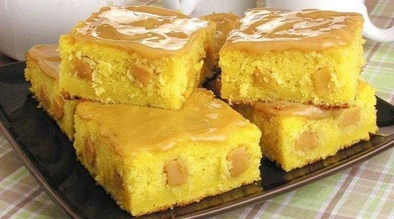 Bolo de milho com doce de leite