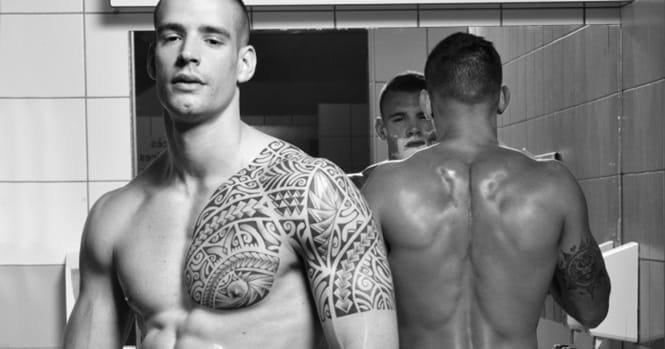 Bombeiros franceses lançam o calendário bem quente