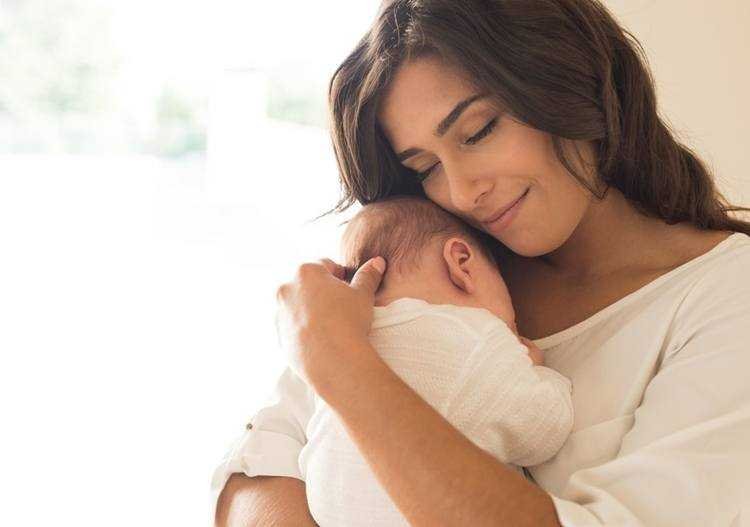 Colo faz bem para o cérebro do bebê