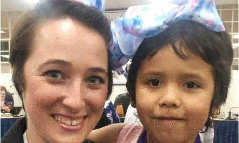 Contra bullying professora corta cabelo igual ao de aluna Contra bullying, professora corta cabelo igual ao de aluna excluída por colegas d