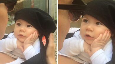 O vídeo deste bebê fascinado com sua mãe cantando se tornou viral na Internet