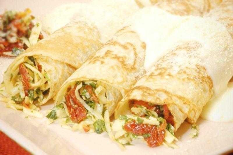 Panqueca de tomate seco e rúcula