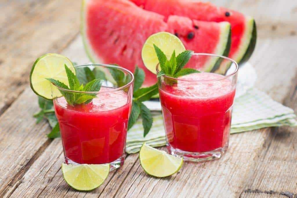 suco de melancia com limão para desintoxicar e eliminar pedra nos rins