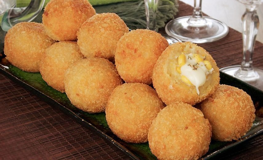 bolinho de milho com queijo bolinho de milho com queijo (1)
