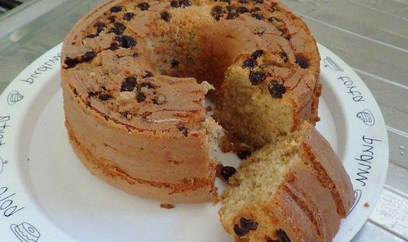 Bolo integral com passas no liquidificador