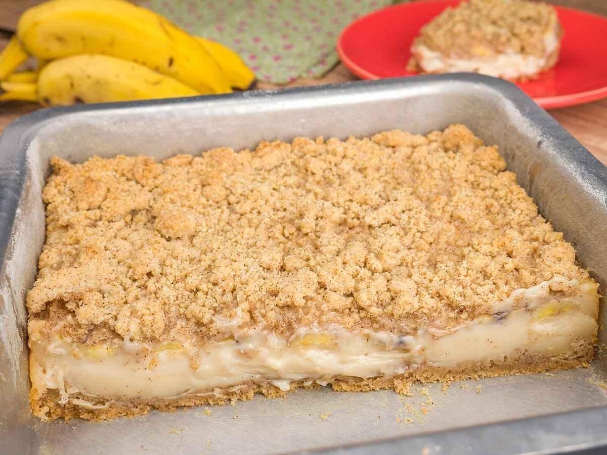 cuca de banana com farofa a