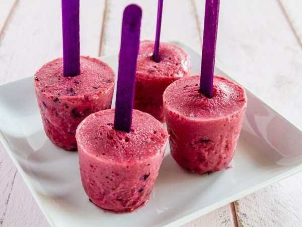 Picolé de frutas vermelhas