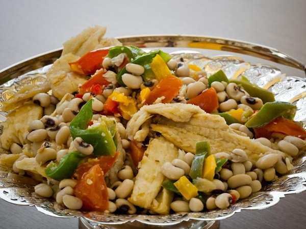 Salada de feijão fradinho com bacalhau