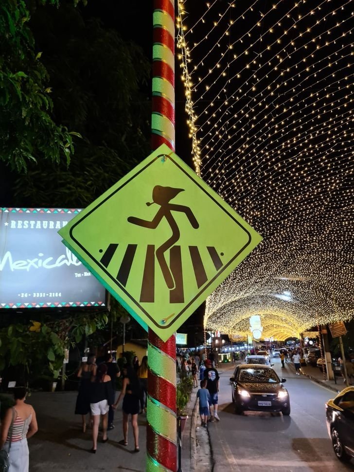 15 placas e avisos divertidos mostrando que o brasileiro nao
