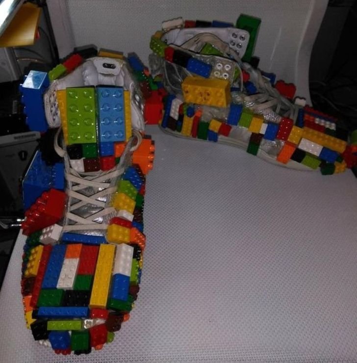 1751346583 165 26 calcados bizarros que so quem tem coragem colocou nos 1644943028 807 26 Calcados bizarros que so quem tem coragem colocou nos
