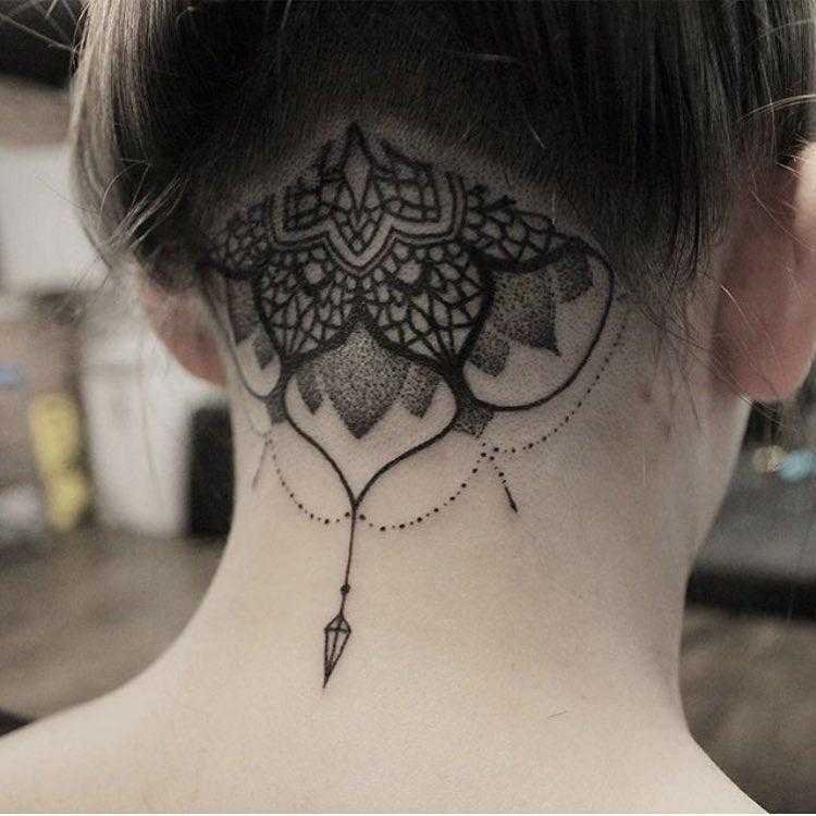 1587174788 744 Tatuagem na nuca 35 inspiracoes para voce escolher
