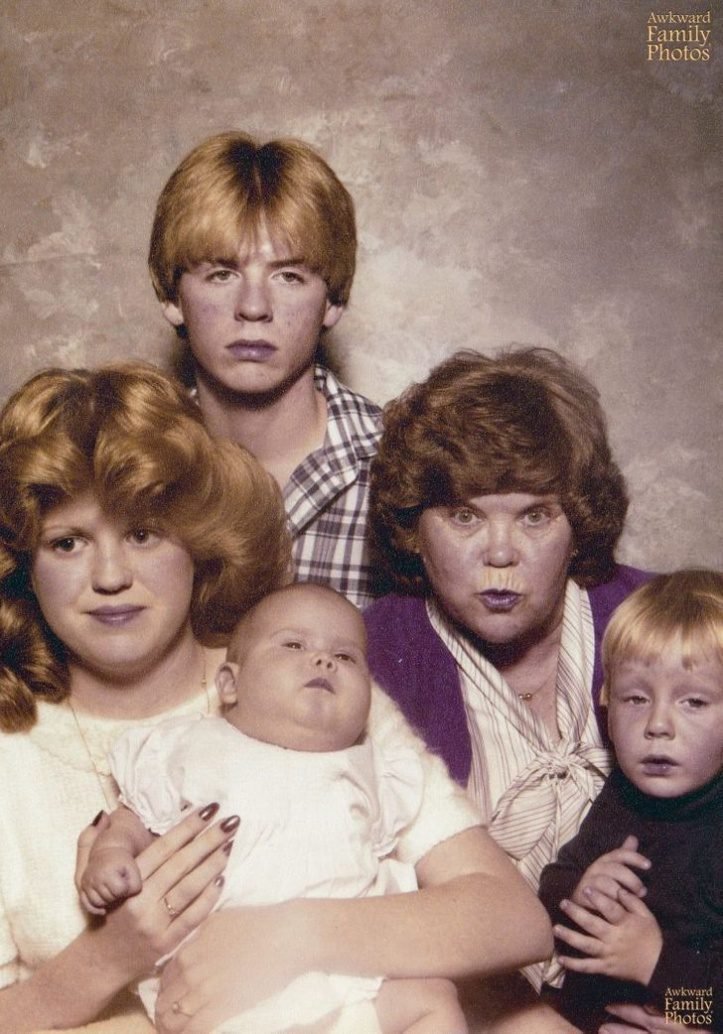 1621535839 698 23 fotos de familia que definitivamente algo bem estranho aconteceu