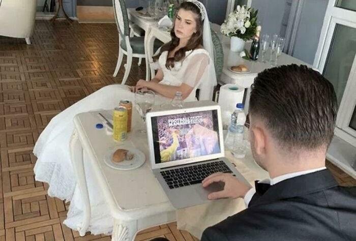 1638299406 707 21 Vezes em que as cerimonias de casamento fugiram do
