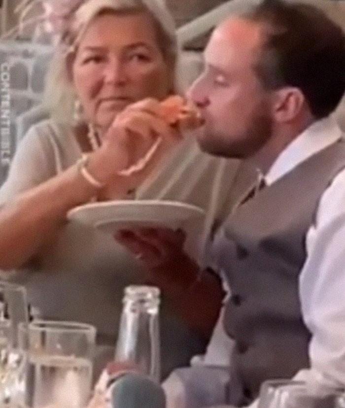1638299411 432 21 Vezes em que as cerimonias de casamento fugiram do