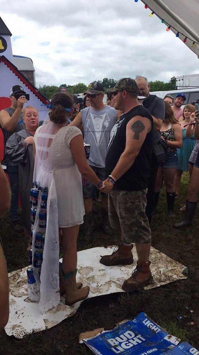 1638299413 579 21 Vezes em que as cerimonias de casamento fugiram do
