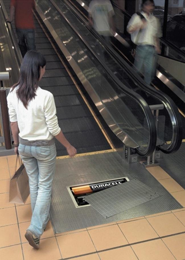 1638064467 749 16 Iconicas propagandas feitas em escadas rolantes