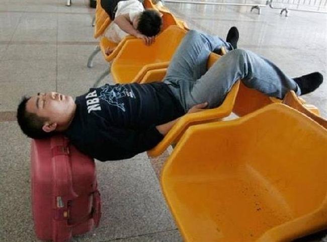 1636385645 833 16 Pessoas que entendem que aeroportos sao uma aventura inesperada