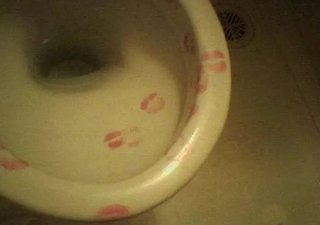 1652573987 4 16 Vezes em que ir ao banheiro pode parecer uma