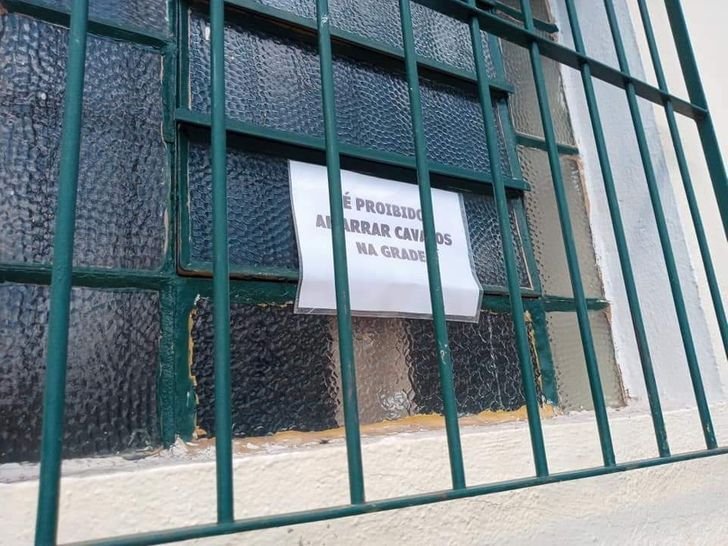 1654171100 12 15 placas e avisos divertidos mostrando que o brasileiro nao