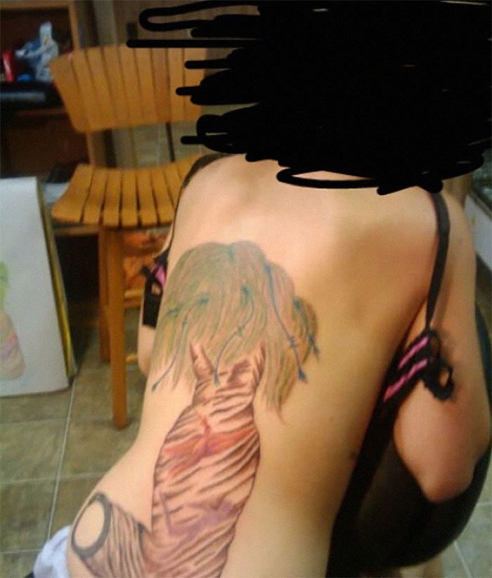 1655450363 56 30 tatuagens horrivelmente feitas que sao o orgulho desse grupo