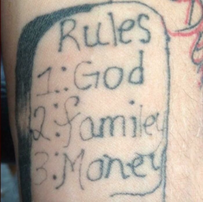 1655450367 302 30 tatuagens horrivelmente feitas que sao o orgulho desse grupo