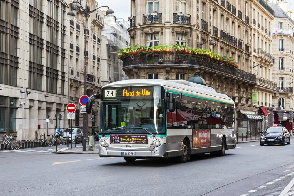 1550502004 320 Passageiros de onibus se recusam a ceder espaco para cadeirante