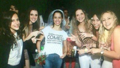 Ela foi abandonada no altar por causa da camiseta