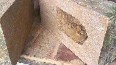 Pedreiro faz descoberta incrível após localizar câmara secreta dentro de uma pedra
