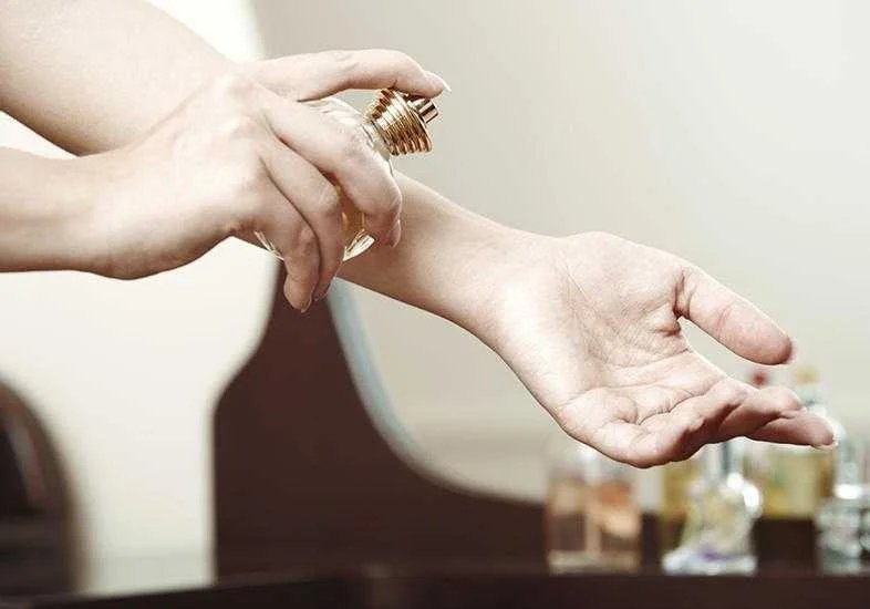 As 4 melhores regiões do corpo para aplicar perfume
